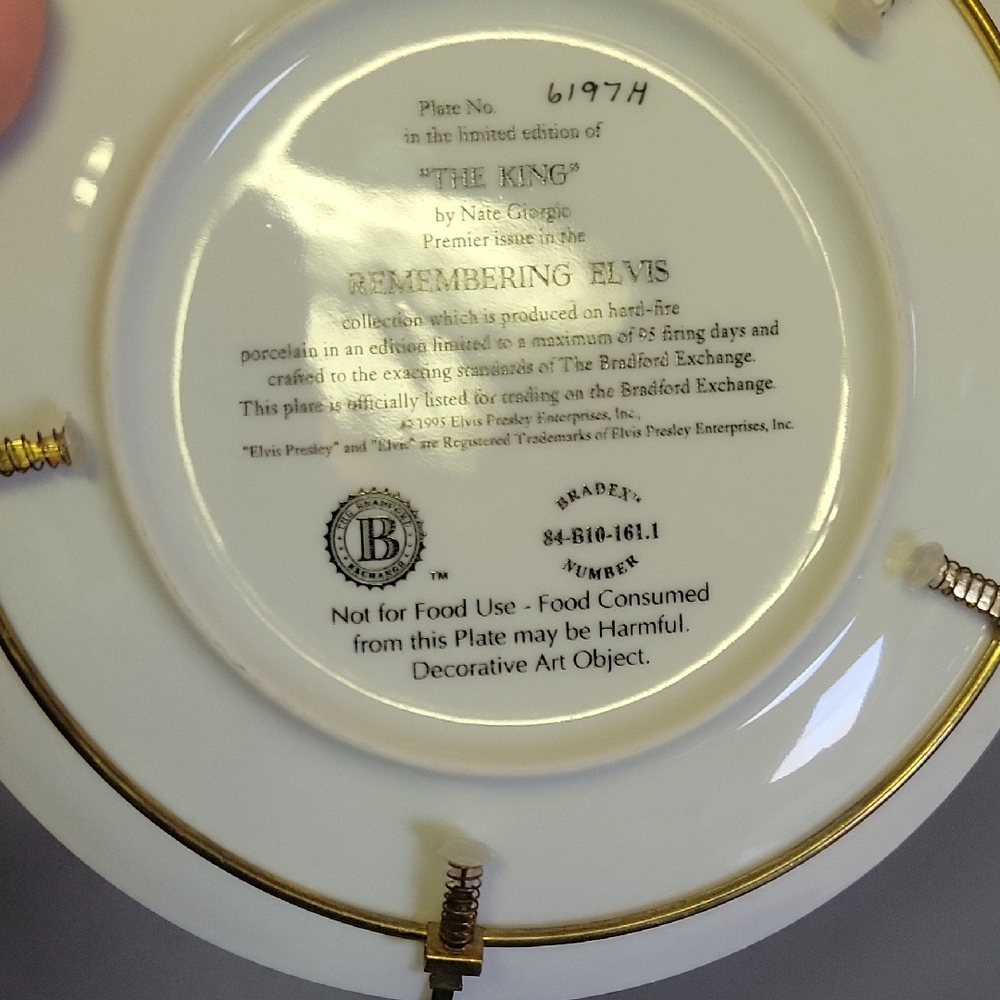 Decorative Plate with Singer Design - Picture 3 of 8